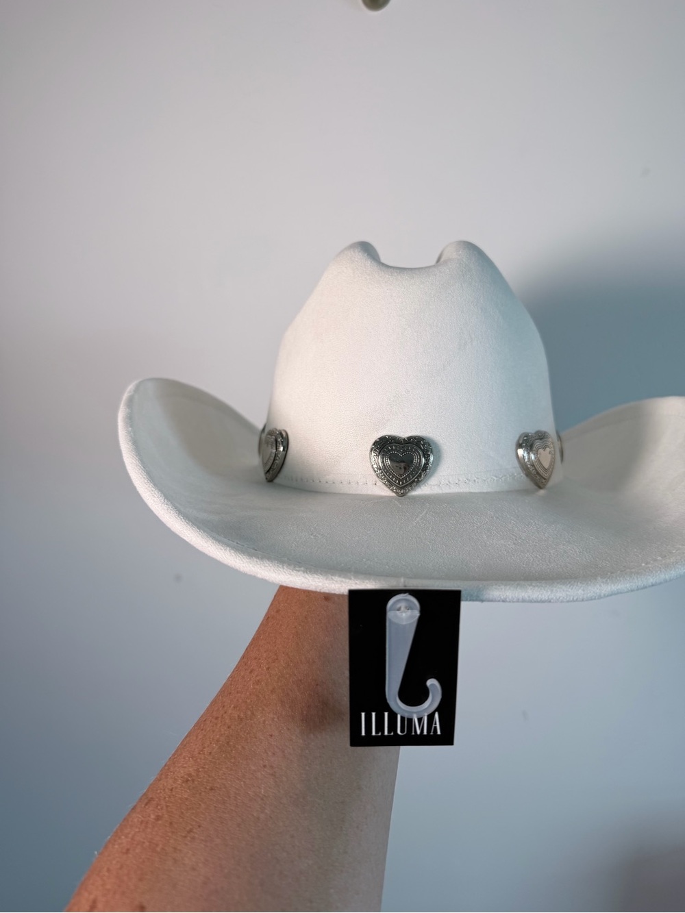 Buckle White Heart Concho Cowboy Hat with Silver Heart Conchos - Illuma NWT - Picture 4 of 9